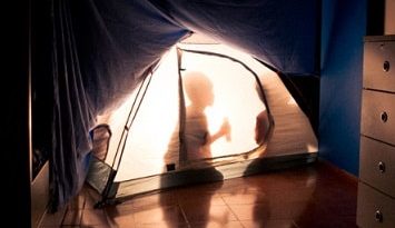 kemah bareng anak di rumah