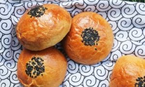 Anpan roti kacang merah