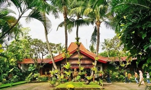 Museum di Tengah Kebun